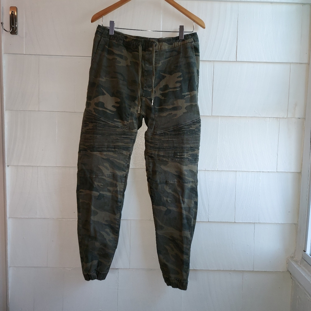 Steve's Jeans - Picture 3 of 3
